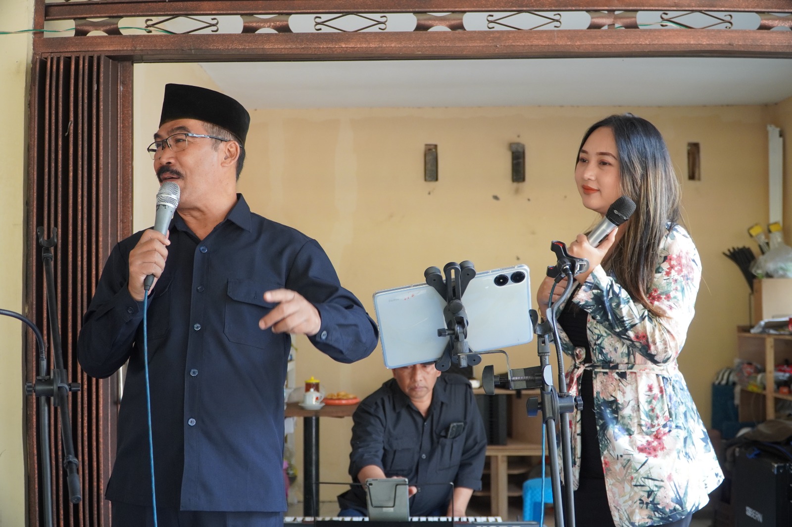 07. Arahan sebelum acara Ketua Umum Memulai Kebersamaan dengan Berdendang Bersama Biduan Cantik